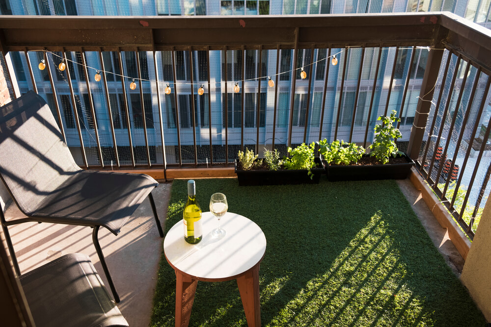 Apartment Balcony featuring artificial turf